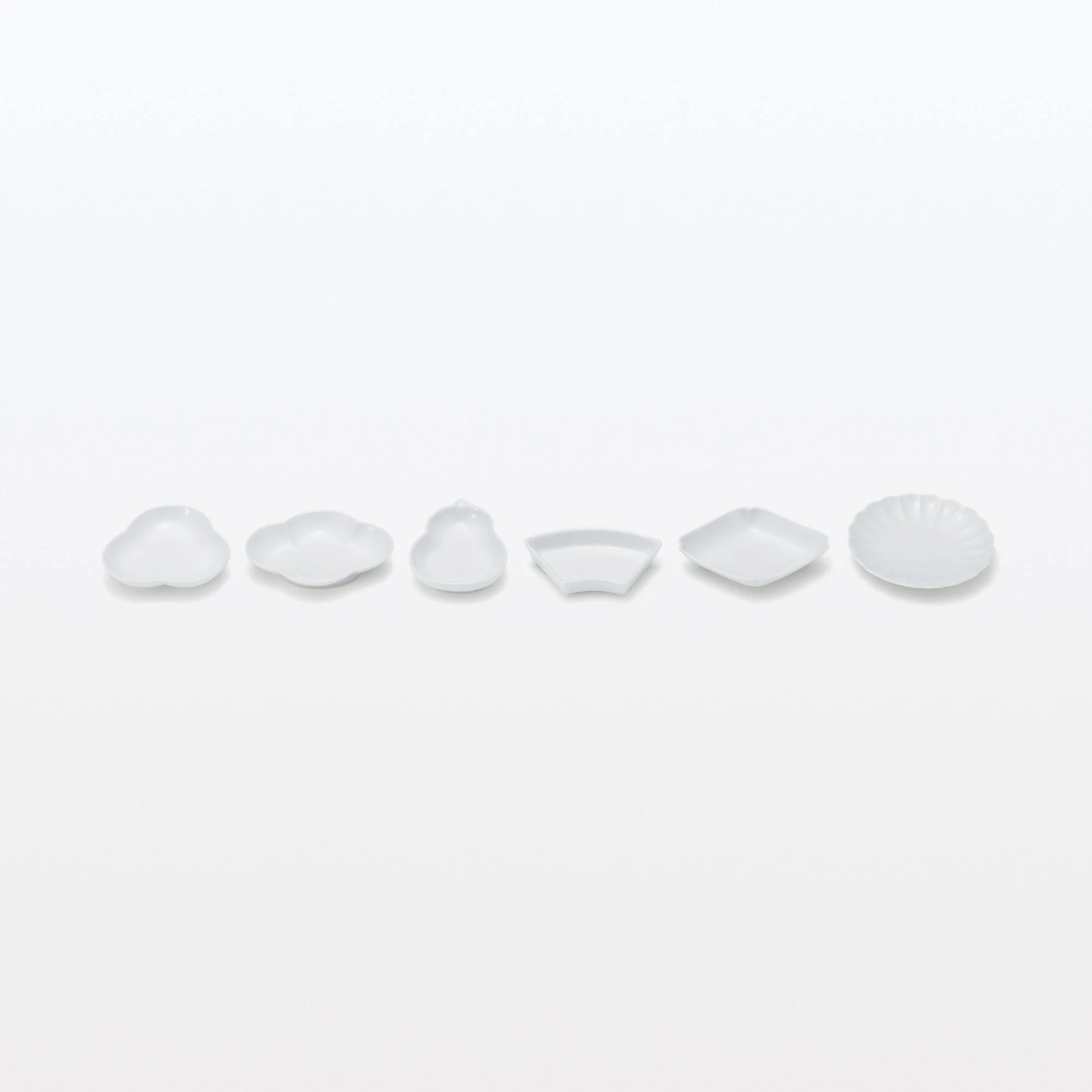 Hasami Ware Lucky Small Plate - Pine - White - Image 7