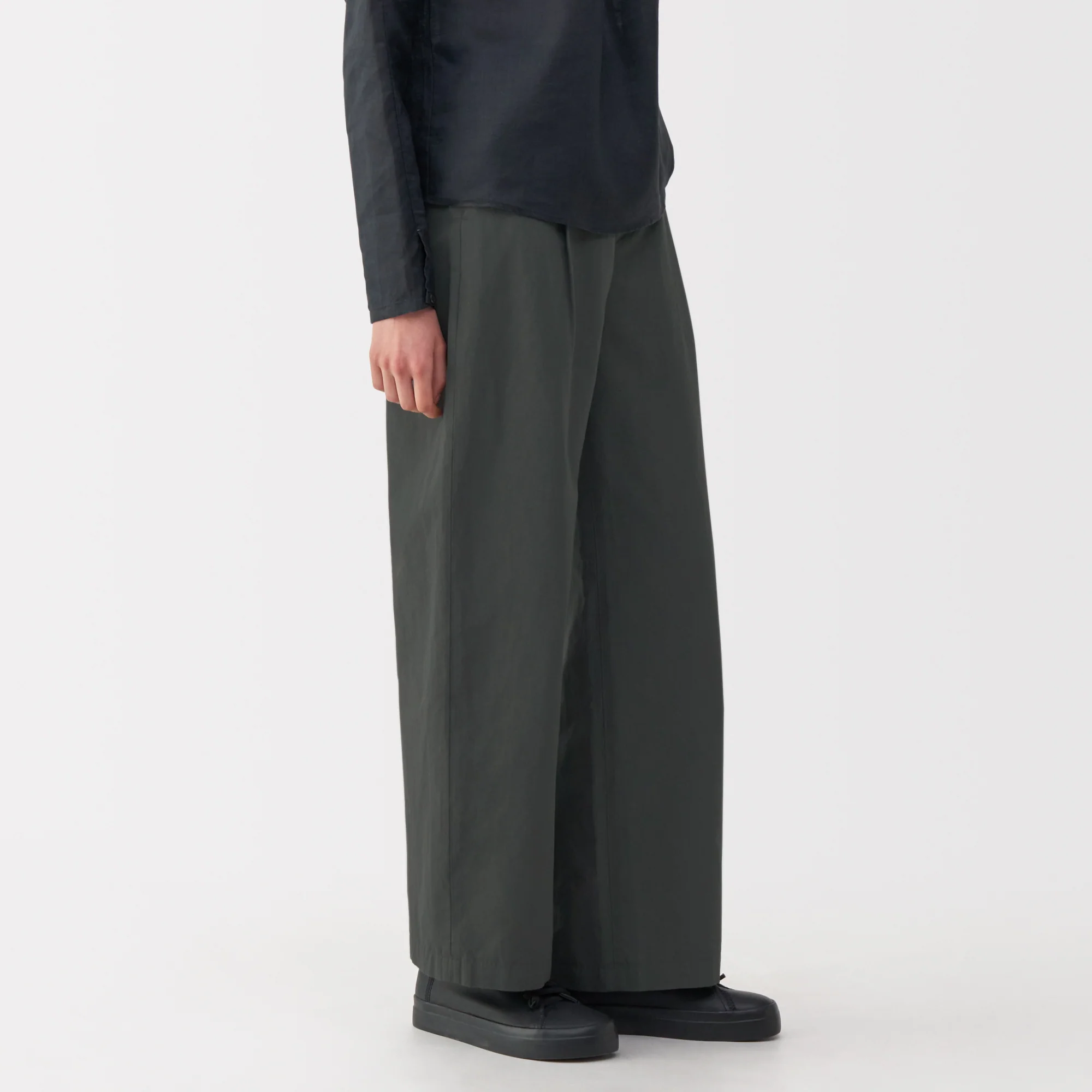 Labo Women's Cotton Blend Darted Wide Pants - Image 25