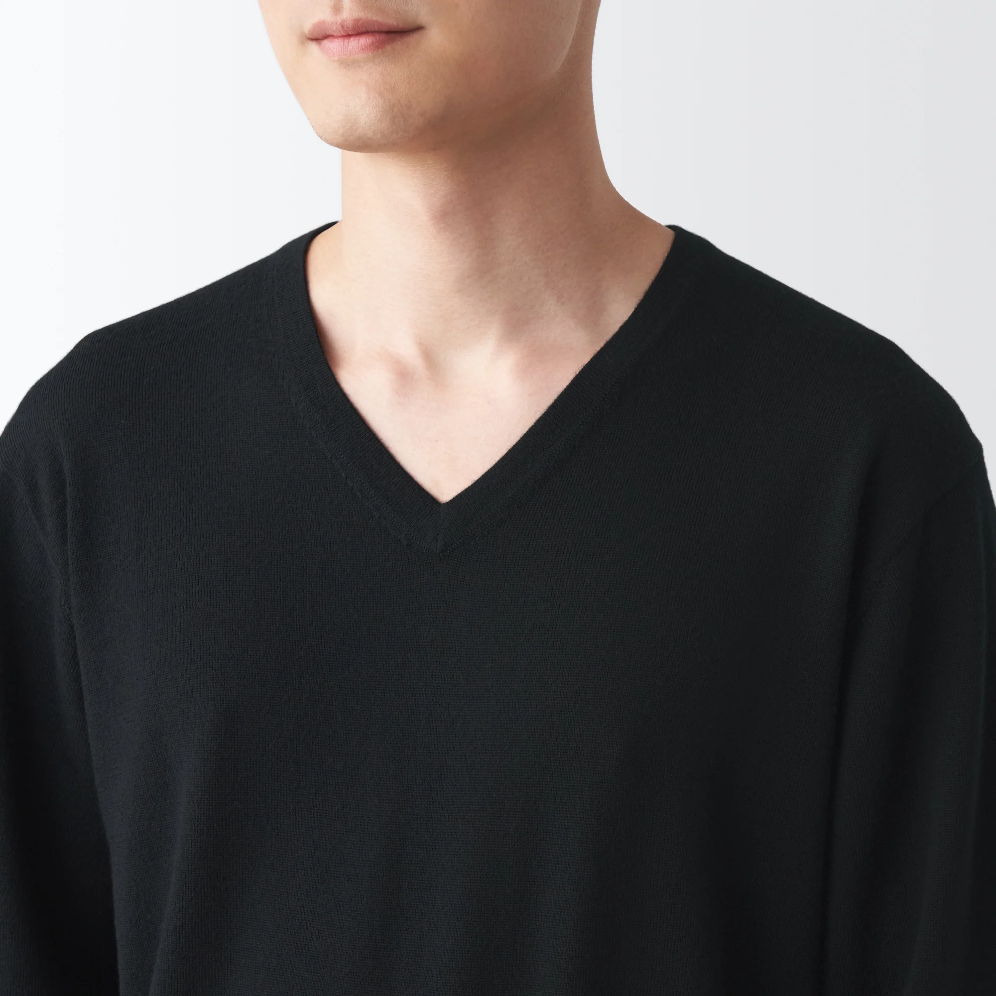 Men's High Gauge Wool V-Neck Sweater - Image 29