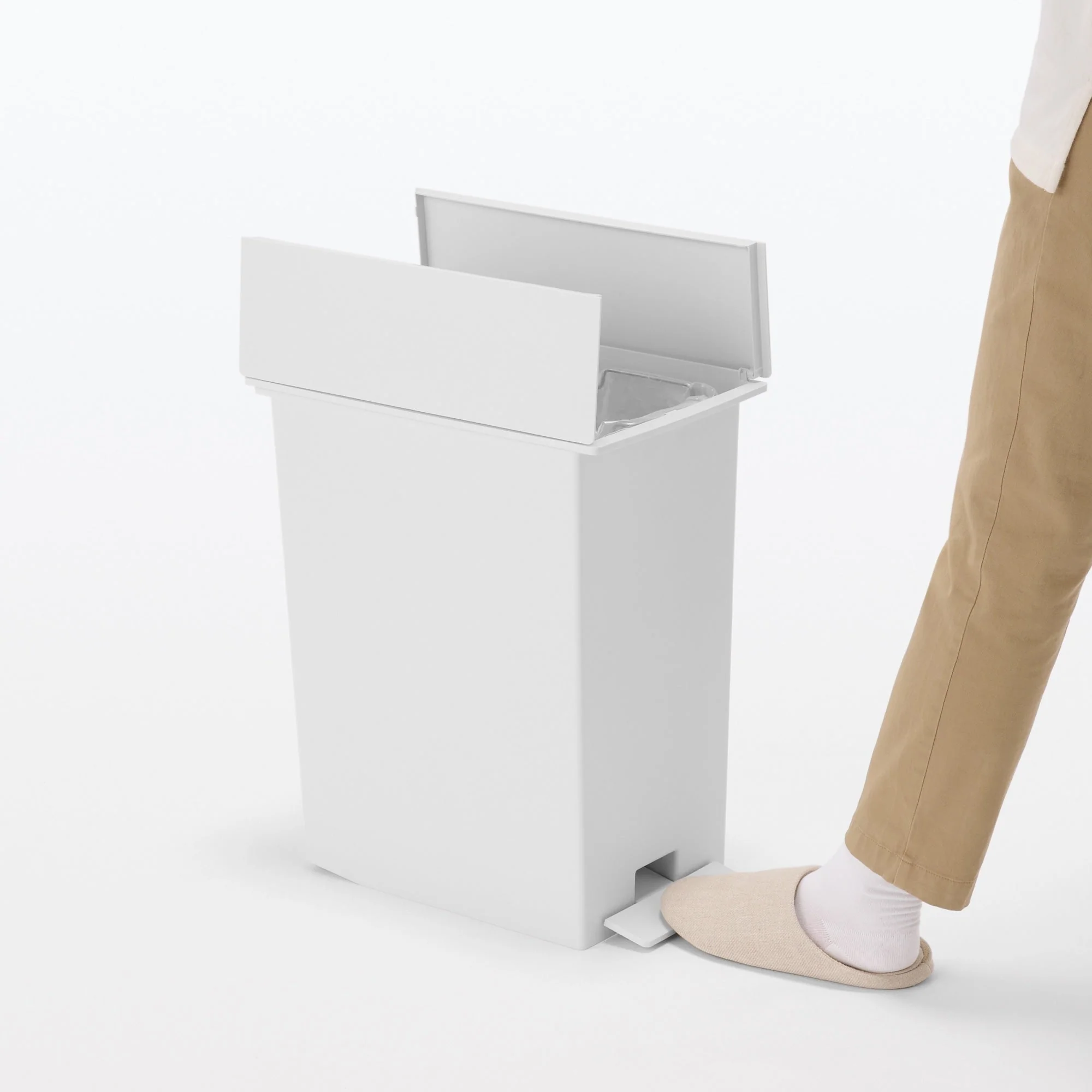 Polypropylene Pedal Dust Bin with Double-Hinged Lid - 9.3 gal