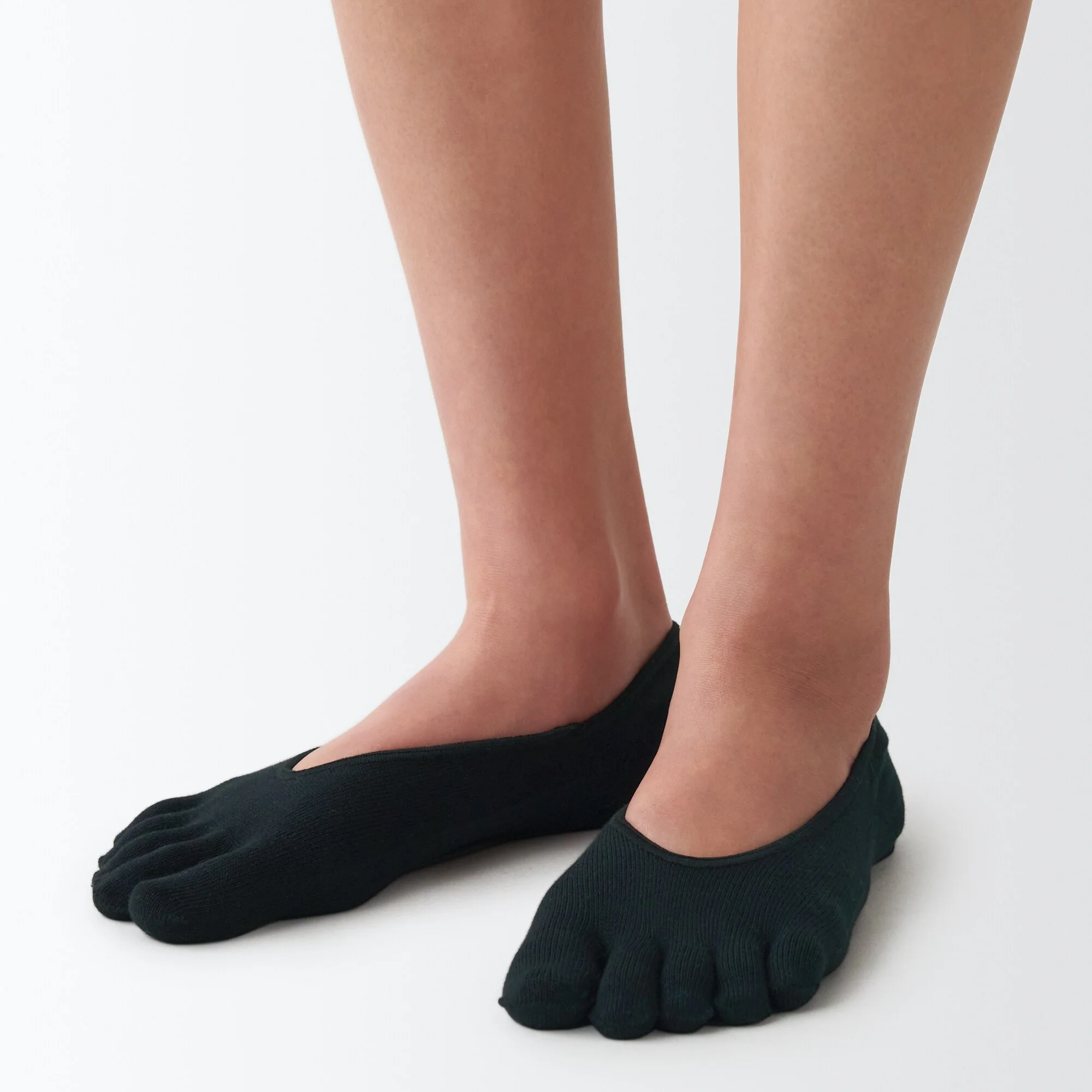 Silicone Gripper No-show 5 Toe Socks - Image 11
