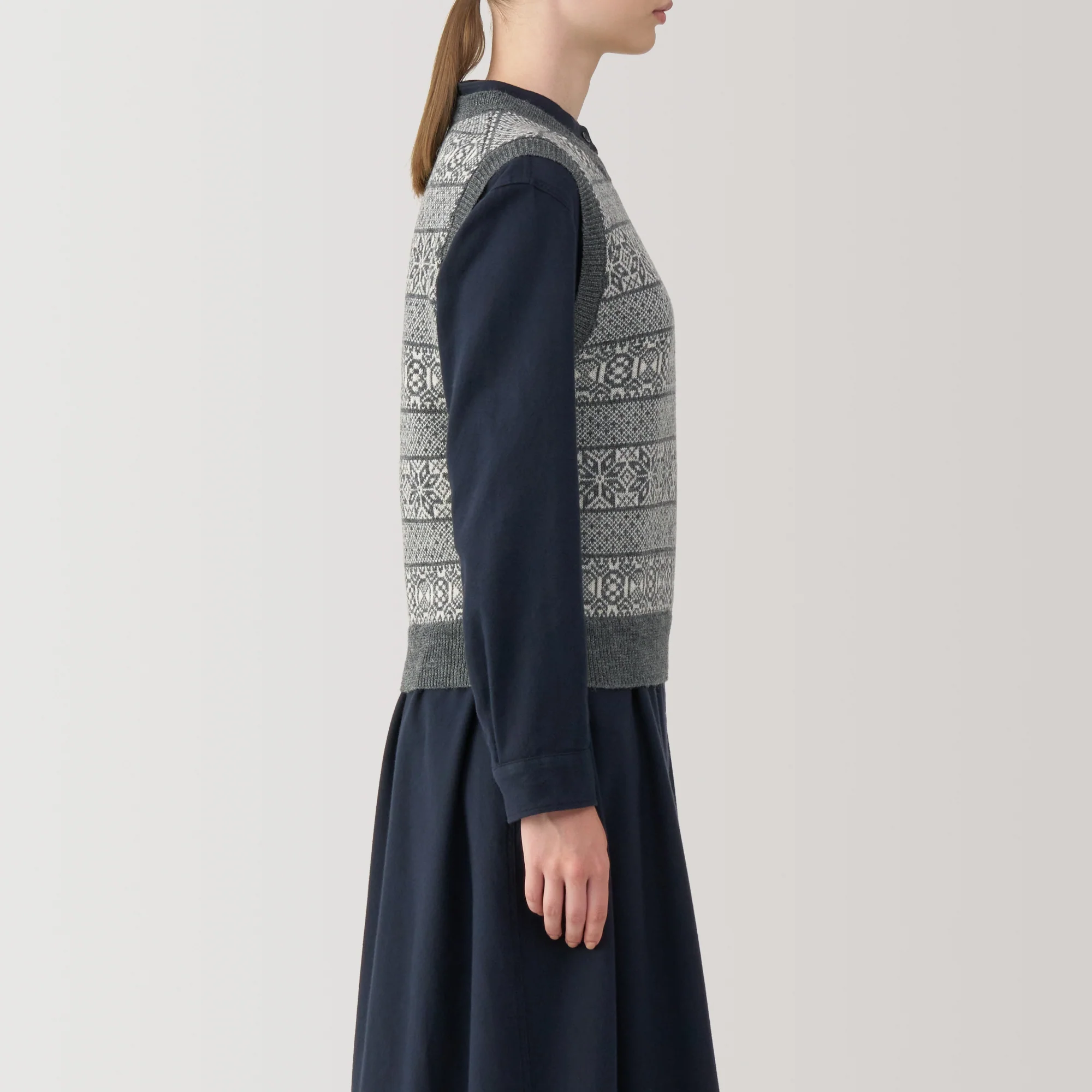 Women's Andes Wool Jacquard Pattern Vest - Image 12