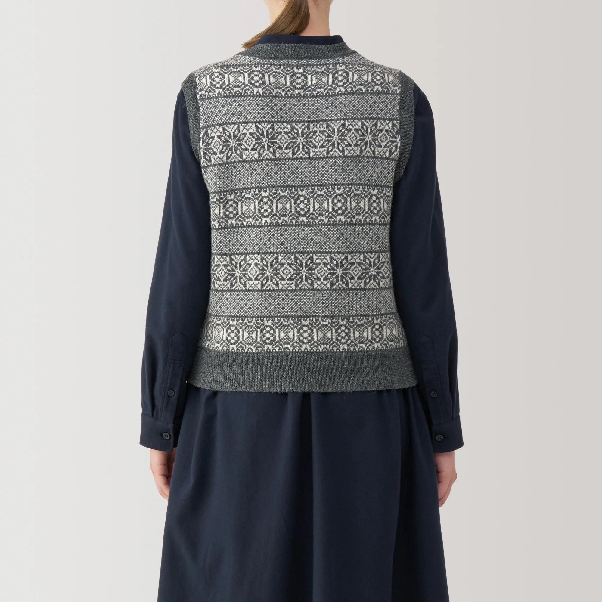 Women's Andes Wool Jacquard Pattern Vest - Image 13