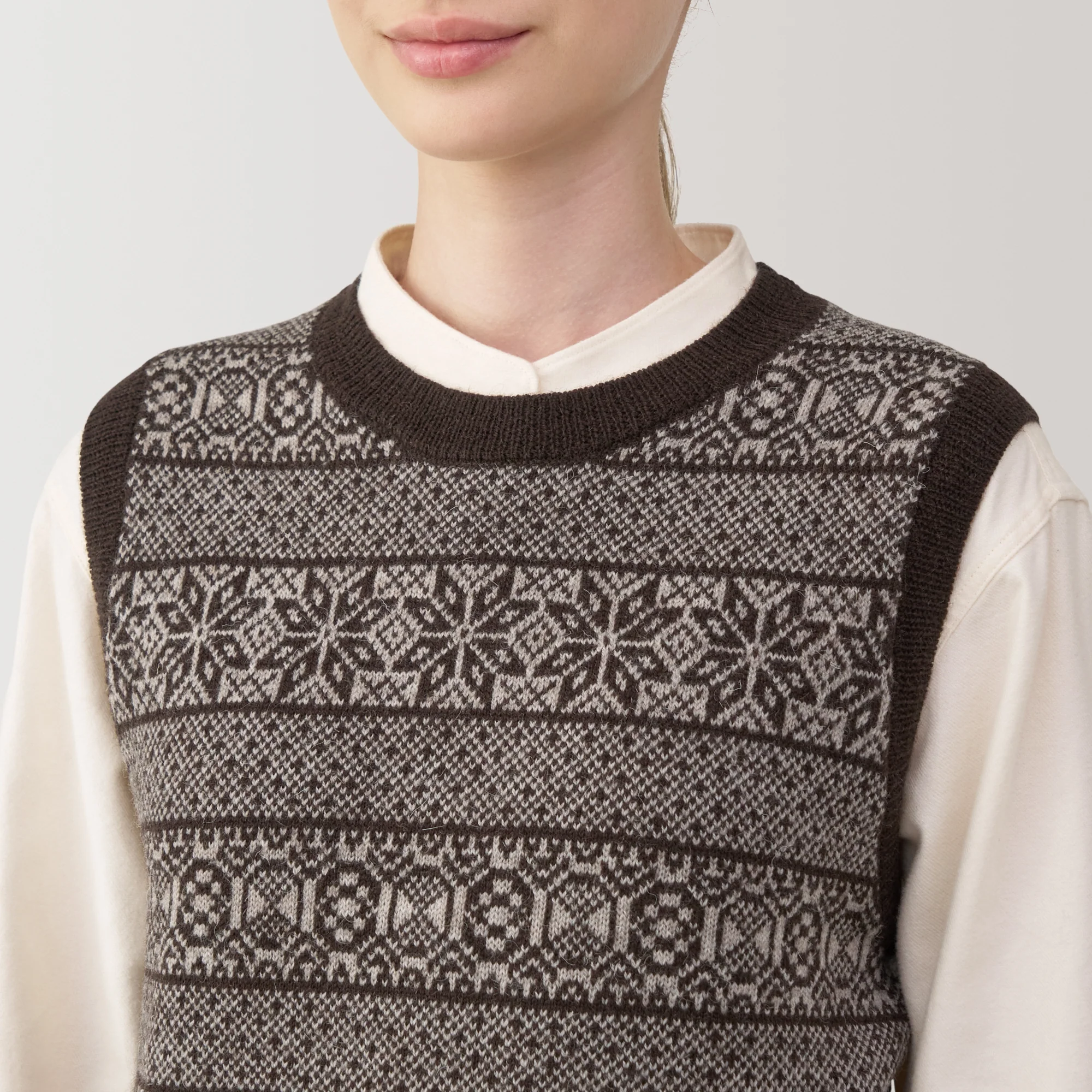 Women's Andes Wool Jacquard Pattern Vest - Image 21