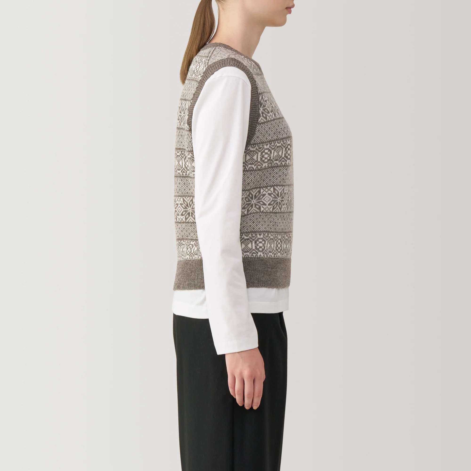 Women's Andes Wool Jacquard Pattern Vest - Image 5